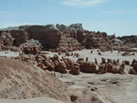 goblinvalley001.jpg (66433 bytes)